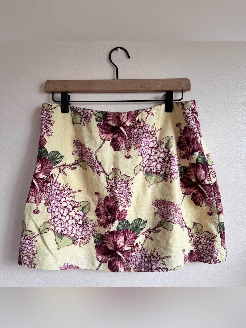 The A&F Ultra High Rise Scarlett Yellow & Wine Floral Linen-Blend Mini Skort - M - Picture 7 of 16
